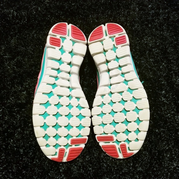 Pink Nike shoes - Picture 7 of 7